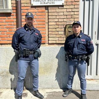 Gli agenti di Polizia sono intervenuti salvando la vita al giovane
