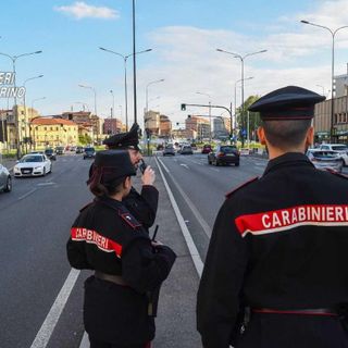I carabinieri sono intervenuti per soccorrere la vittima della rapina