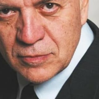 Un primo piano di Marco Rizzo