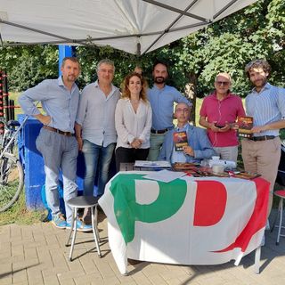 Sit-in del Pd ai giardini Madre Teresa, distribuiti questionari ai cittadini