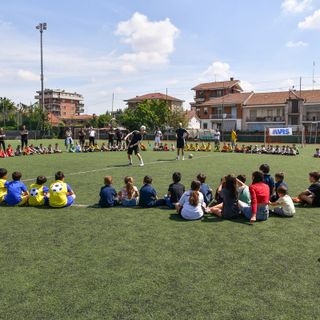 &quot;Una notte al Para&quot;: il campo da calcio del Collegno Paradiso si trasforma in un mini campeggio