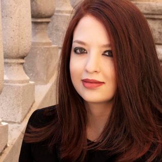 donna in primissimo piano