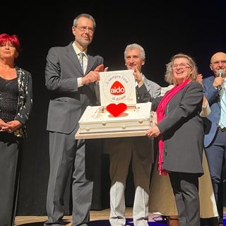 Festa sul palcoscenico di un teatro