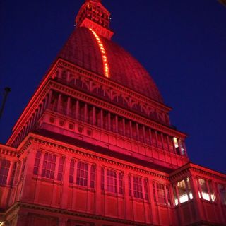 Ottobre in rosa, a Torino tante iniziative per il mese della prevenzione del tumore al seno