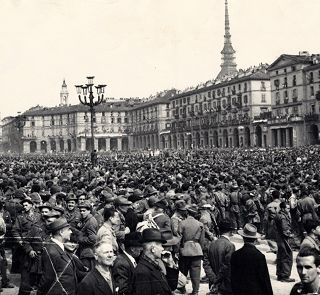 18 Aprile 1945: a Torino cominciò la Liberazione Operai, artigiani, insegnanti ed impiegati scesero in piazza “contro la fame e il terrore”