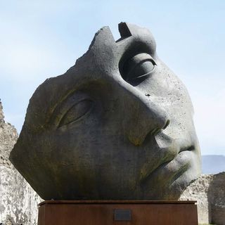 Statue in cortile come &quot;vessillo di speranza&quot;: al Museo Accorsi-Ometto scultura è bellezza