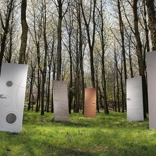 Le meraviglie del nostro territorio si esibiscono attraverso le pagine di un catalogo di porte interne uniche Le meraviglie del nostro territorio si esibiscono attraverso le pagine di un catalogo di porte interne uniche