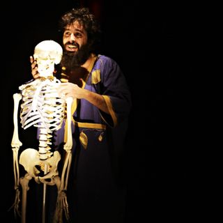 Stasera al Circolo “Anatra Zoppa” lo spettacolo Alegher – Che fatica essere uomini