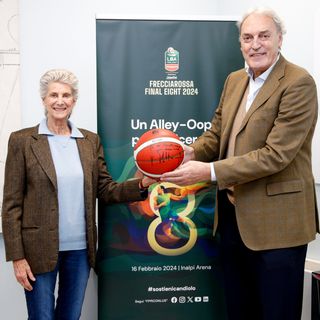 Il grande Dino Meneghin segna un canestro contro il cancro, andando in visita a Candiolo Il grande Dino Meneghin segna un canestro contro il cancro, andando in visita a Candiolo