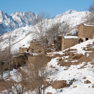 Da Orbassano alle pendici del Monviso: la storia di Ambornetti, il borgo alpino che sogna di rinascere grazie alle energie rinnovabili