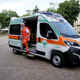 Croce verde, entra in servizio l'ambulanza numero 300