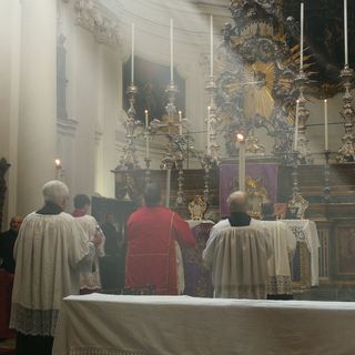 Domenica messa solenne per l'anniversario di Monsignor Savarino