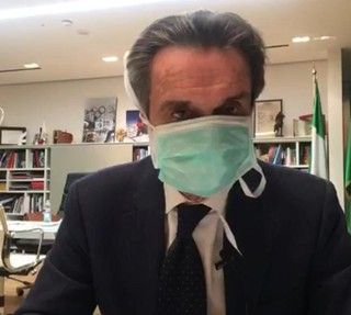 Il governatore della Lombardia: &quot;Una mia stretta collaboratrice positiva al Coronavirus: mi auto-isolo&quot;