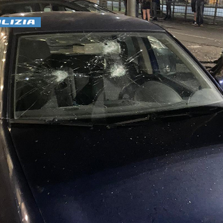 Danneggia 7 auto in sosta in corso Vinzaglio: sorpreso e arrestato dalla polizia