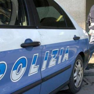 Perseguitava da mesi la ex, arrestato dopo litigio con oggetti contundenti
