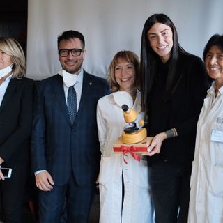 Martina Maccari consegna la donazione di 260 mila euro raccolta per l'Ospedale Regina Margherita di Torino