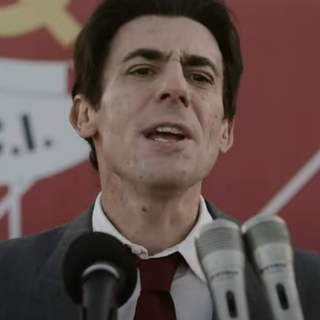 Elio Germano veste i panni di Berlinguer