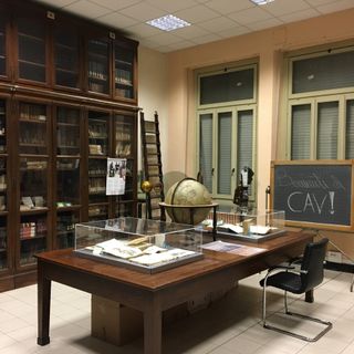 Gli studenti del Cavour impegnati nella ricerca di antichi numeri dei giornali della scuola