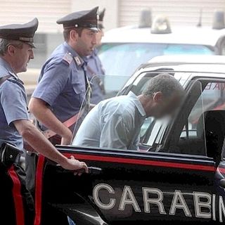 Corso San Maurizio, scippa una borsa in un locale: arrestato