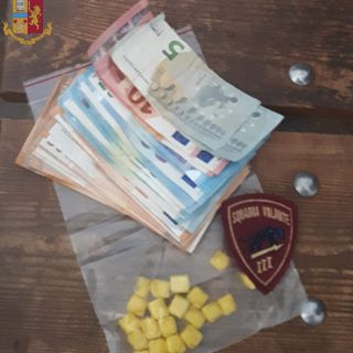 Fermato a Mirafiori pusher in possesso di cocaina e migliaia di euro in contanti