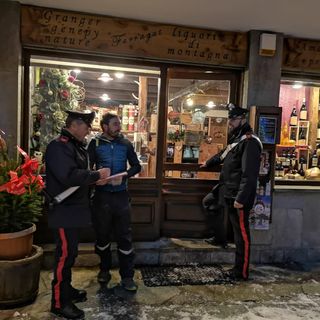 &quot;Sono caduta in bagno&quot;, ma era il figlio che la picchiava da anni: arrestato