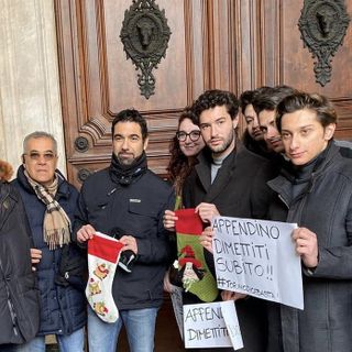 I giovani di Forza Italia portano il carbone ad Appendino: &quot;Troppi fallimenti&quot;