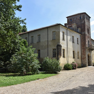 I quarti di nobiltà si mettono in posa: al castello Galli di La Loggia arriva il cinema