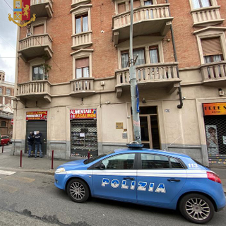 Barriera di Milano, al pub a bere o seduti insieme sulla panchine: dodici denunciati per violazione del decreto governativo #Iorestoacasa