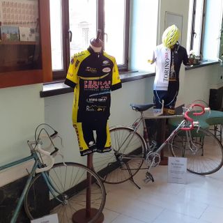 Poste italiane, una mostra e un annullo speciale per la storia del ciclismo italiano