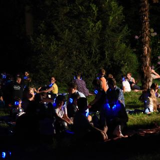 Al Castello di Miradolo cinema all'aperto con le cuffie
