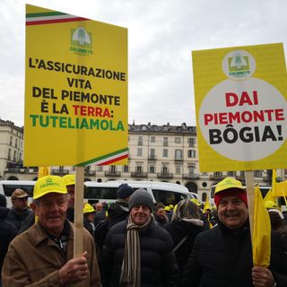 Migliaia di agricoltori in piazza a Torino attaccano: ''Giunta Cirio immobile'' [FOTO e VIDEO]