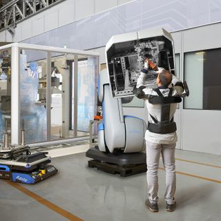 Le &quot;corazze&quot; da lavoro entrano nell'orbita di Comau-Fca