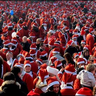 StraBricherasio, appuntamento con la corsa in notturna dei Babbi Natale