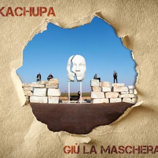 “Giù la maschera” è il titolo del nuovo album della band piemontese Kachupa