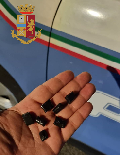 Spaccio, il blitz dei poliziotti motociclisti porta all'arresto di un 26enne