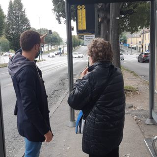 Buche e asfalto dissestato alle fermate bus di corso Potenza: &quot;Sono pericolose&quot;. Gtt replica: &quot;Le sposteremo&quot;