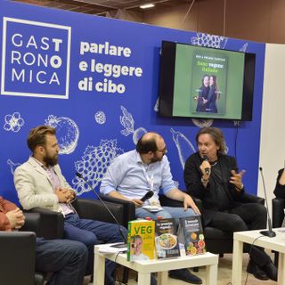 Da Ippocrate a Papa Francesco: la filosofia vegana illustrata da Red e Chiara Canzian al Salone del Libro (FOTO)
