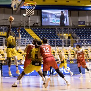 La Reale Mutua Basket Torino cade a Milano contro l'Urania