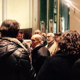 Barriera di Milano, chiesa Maria Speranza Nostra: sala colma di fedeli per gli ultimi saluti a padre Valeriano, rimosso perché troppo “progressista”
