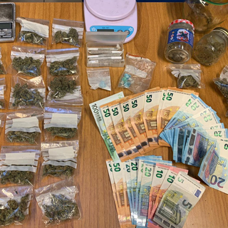 La droga e i soldi sequestrati