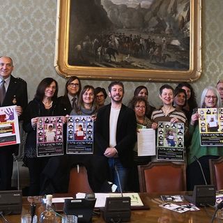 Alle 18 le fontane di piazza Cln si illuminano di arancio contro la violenza sulle donne: gli eventi della Città di Torino per il 25 novembre