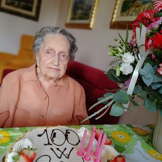 La videochiamata di auguri della sindaca Appendino per i 100 anni della signora Elide Vigo