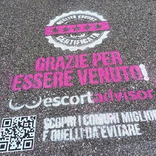 Escort in Piemonte: graffiti per strada segnalano la qualità degli incontri nei Comuni