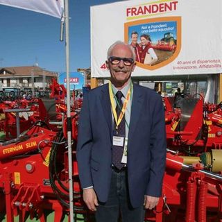 Ezio Bruno, titolare della Frandent, alla recente Fiera della Meccanizzazione Agricola di Savigliano Ezio Bruno, titolare della Frandent, alla recente Fiera della Meccanizzazione Agricola di Savigliano
