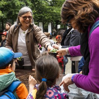 La &quot;carica dei bambini&quot; porta allegria ed entusiasmo all'inaugurazione di Flor Primavera