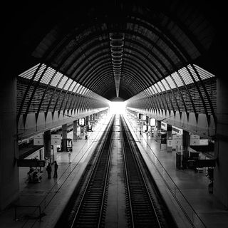 Investimento mortale lungo la linea ferroviaria Torino-Savona: circolazione interrotta