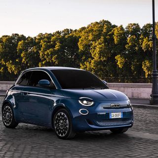 Olivier François al volante della Fiat Nuova 500: anteprima assoluta del primo test drive