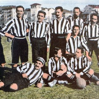 La storia romanzata della maglietta della Juventus. Dal rosa alle strisce: quando il caso ci mette lo zampino