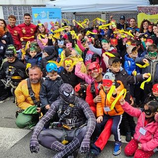 I Supereroi Acrobatici arrivano dal cielo e atterrano all'ospedale Regina Margherita