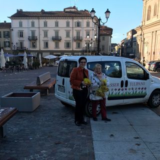 consegna nel cortile del municipio